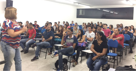 Calouros são recebidos com muita animação